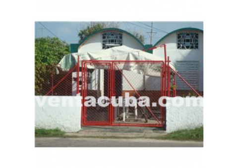 La casa es en Calle terzera,cerca de el gasoline..