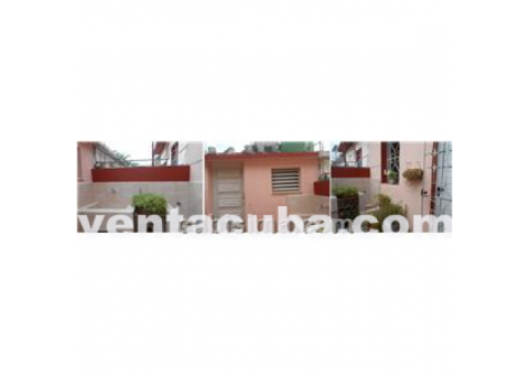 La casa consta de portal, sala de 4 x 4 , 2 habi..