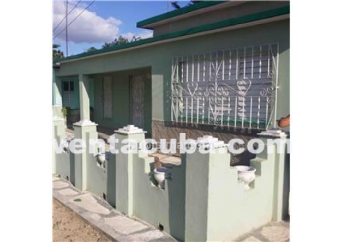 Casa con placa. 2 cuartos amplios, dos baños, s..