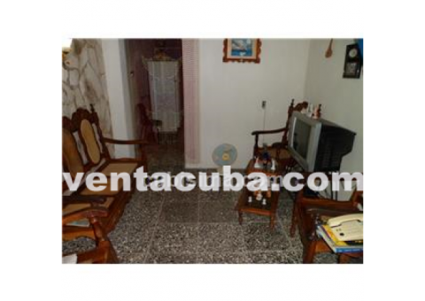 Casa centrica en Trocha y Cristina, agua 24 hora..