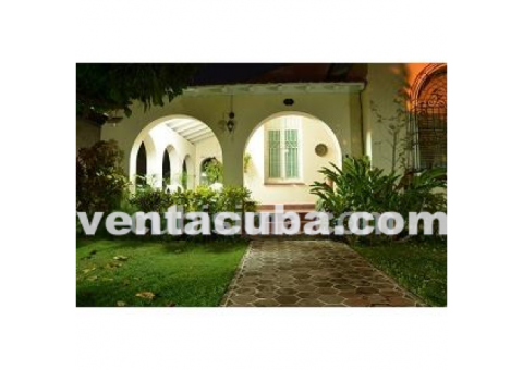 Vendo casa en el reparto Vista Alegre, de Santia..