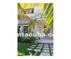 Casa independiente de 2 plantas y media en la me..