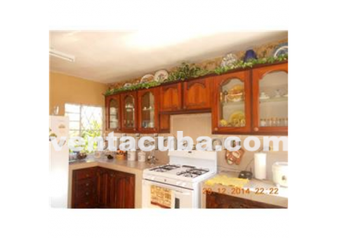 TIENE UN APARTAMENTO COMPLETO A UN COSTADO DE L..