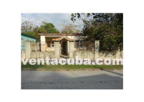 Casa con patio grande en Paraíso Cotorro..