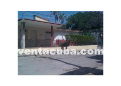 vendo casa de 4 cuartos a 200m de el cupet de ay..