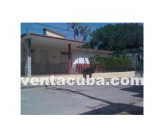 vendo casa de 4 cuartos a 200m de el cupet de ay..