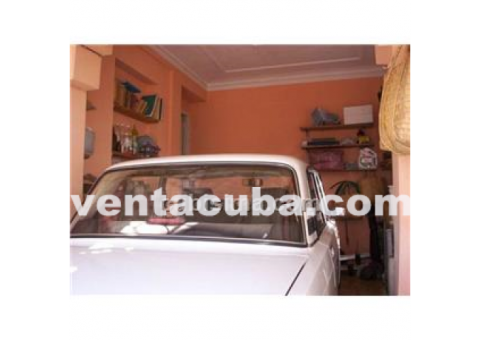 Se vende casa-apartamento en bajos, amplia y ven..