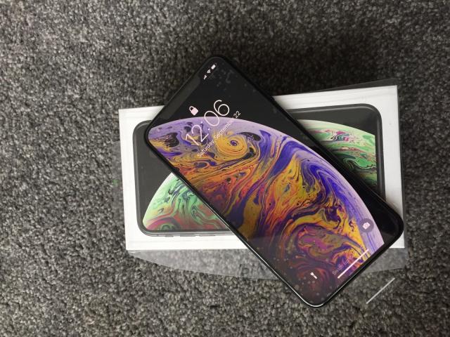 Apple iPhone Xs 64GB € 520 iPhone Xs Max 64gb € 570 Contact WhatsApp +44 7451 238998