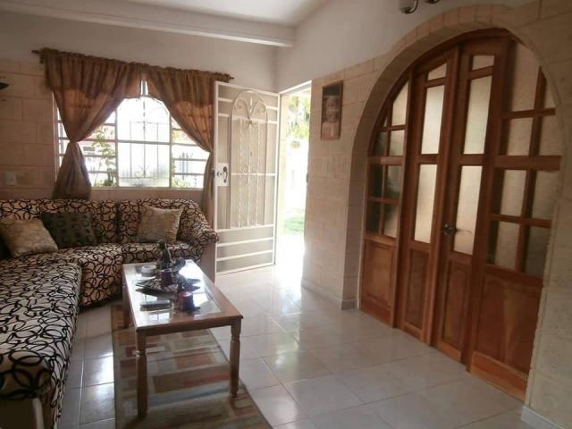 Casa con piscina y ranchon