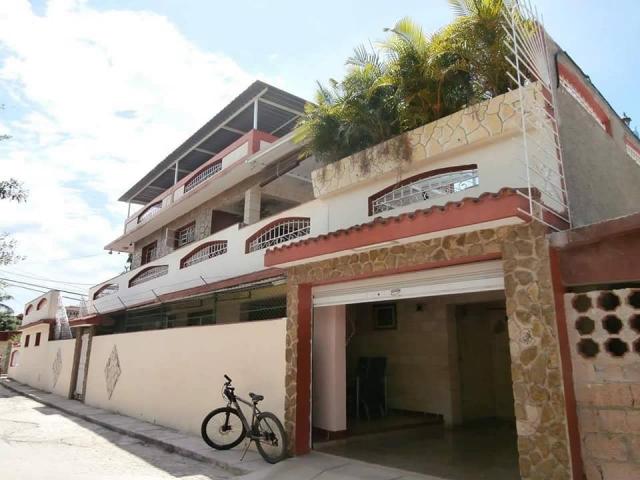 Casa con piscina y ranchon