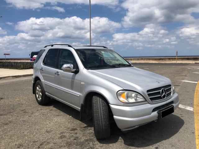 Mercedes Benz V8 del 2000 Automático en perfecto estado tecnico