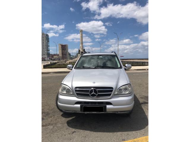 Mercedes Benz V8 del 2000 Automático en perfecto estado tecnico