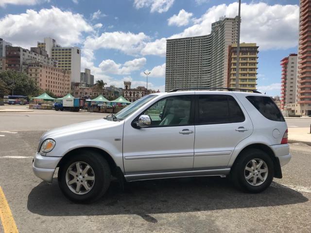 Mercedes Benz V8 del 2000 Automático en perfecto estado tecnico