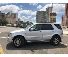 Mercedes Benz V8 del 2000 Automático en perfecto estado tecnico