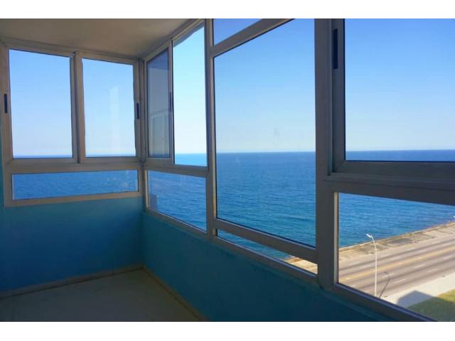 APARTAMENTO CON VISTA AL MAR.