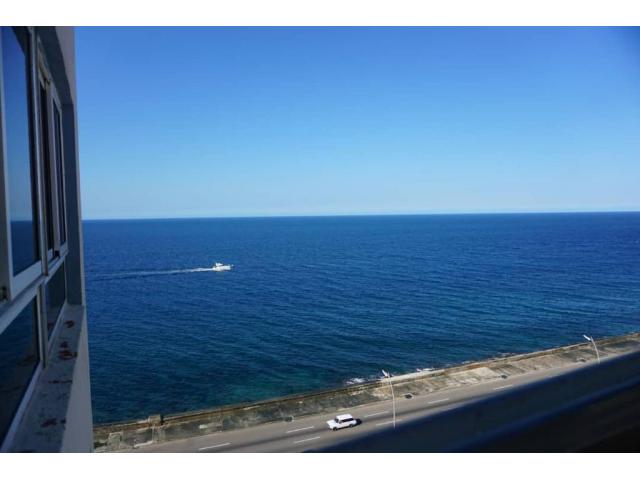 APARTAMENTO CON VISTA AL MAR.