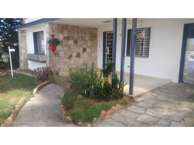 I am selling a house with 2 floors with a total land of 921.38 square meters.