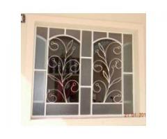 Especializado por 15 años en el oficio de rejas..