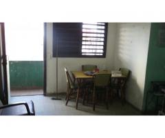 Buen apartamento ¼ en Luyanó, 1 cuadra del Hospital La Benéfica. Precio conversable!!!!!