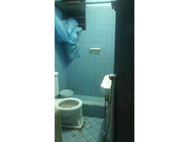 Buen apartamento ¼ en Luyanó, 1 cuadra del Hospital La Benéfica. Precio conversable!!!!!