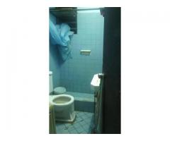 Buen apartamento ¼ en Luyanó, 1 cuadra del Hospital La Benéfica. Precio conversable!!!!!