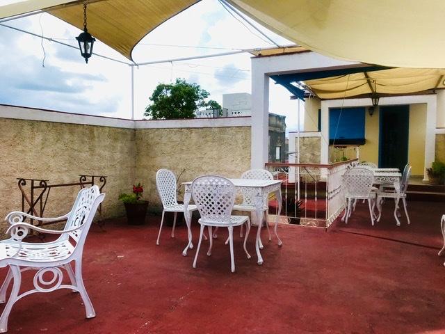 Se vende casa grande en centro histórico de Cienfuegos