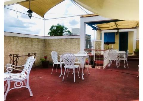 Se vende casa grande en centro histórico de Cienfuegos