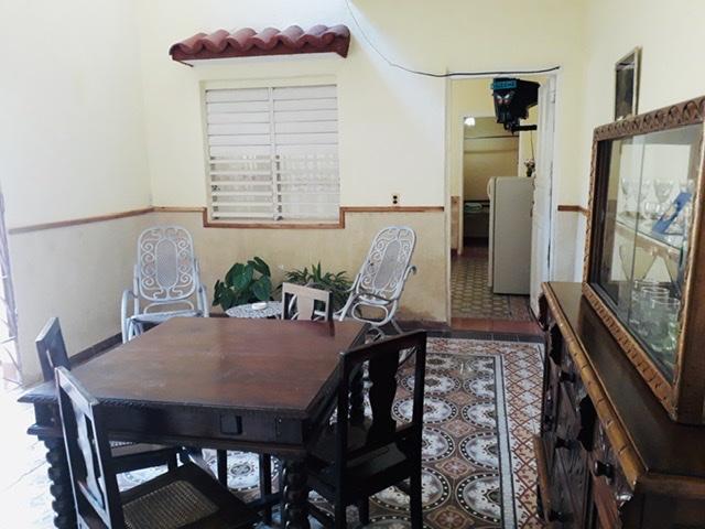 Se vende casa grande en centro histórico de Cienfuegos