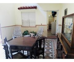 Se vende casa grande en centro histórico de Cienfuegos