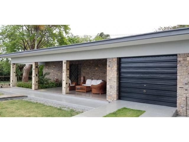 Se vende hermosa propiedad en 5ta avenida, Santa Fe, Playa