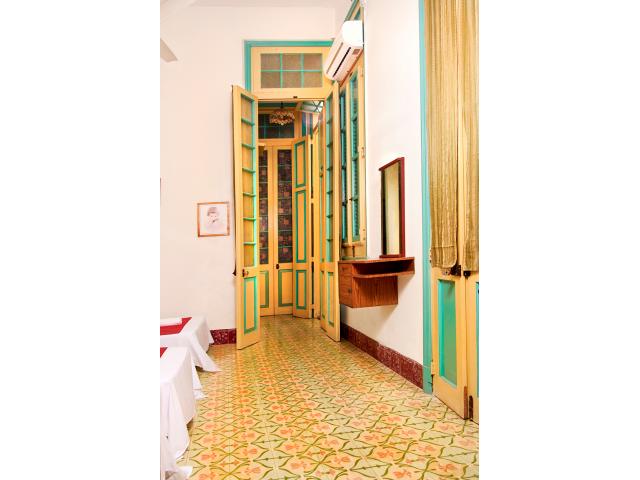 Se vende casa de 5/4 y 3 baños cent habana 78782460 Ana o Jorge