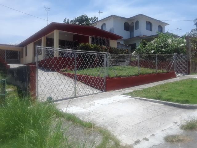 Casa-apartamento muy amplia en el Reparto Chibas, se valoran propuestas