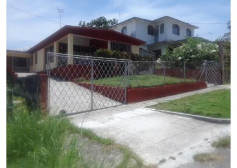 Casa-apartamento muy amplia en el Reparto Chibas, se valoran propuestas