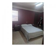 Casa-apartamento muy amplia en el Reparto Chibas, se valoran propuestas