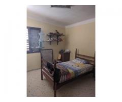 Casa-apartamento muy amplia en el Reparto Chibas, se valoran propuestas