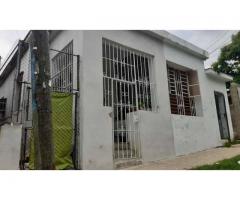 Casa Grande buena zona de Playa, placa libre y puerta Ave 70.2 casas en 1