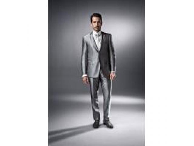 ALQUILER DE TRAJES DE NOVIAS Y NOVIOS MODERNOS D..