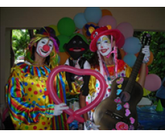 Los payasos Alegría y Melcochety  Le ofertan un..