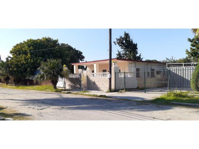 CASA DE 3 CUARTOS CON AMPLIOS TERRENOS, 691 M2, SE DEJA CON TODO ADENTRO, SEVILLANO