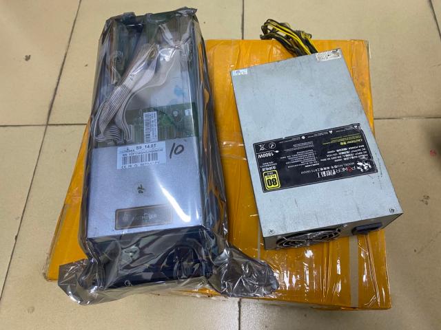 Selling Bitmain Antminer S9 14th with PSU/ Chat +17622334358