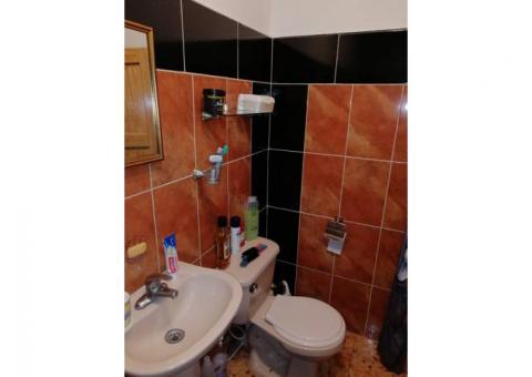 Vendo apto de 1/4 En el vedado plaza 2 piso no tiene balcón a la calle