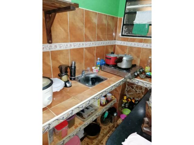 Vendo apto de 1/4 En el vedado plaza 2 piso no tiene balcón a la calle