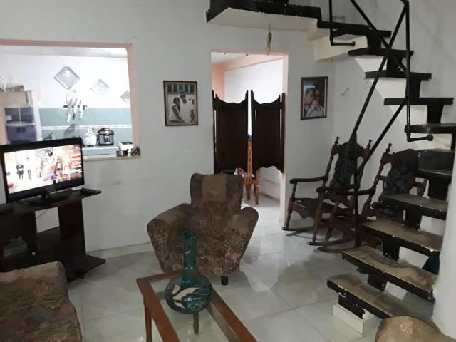 GANGA. Se vende casa amplia de 3 cuartos en La Habana Vieja