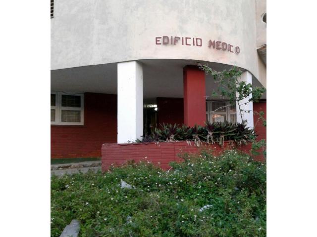 Vendo o permuto apartamento capitalista de 2 habitaciones y 2 baños en el vedado habana