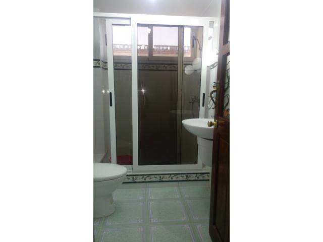 Vendo apto de 2 hab y 2 baños o lo permuto con dinero arriba