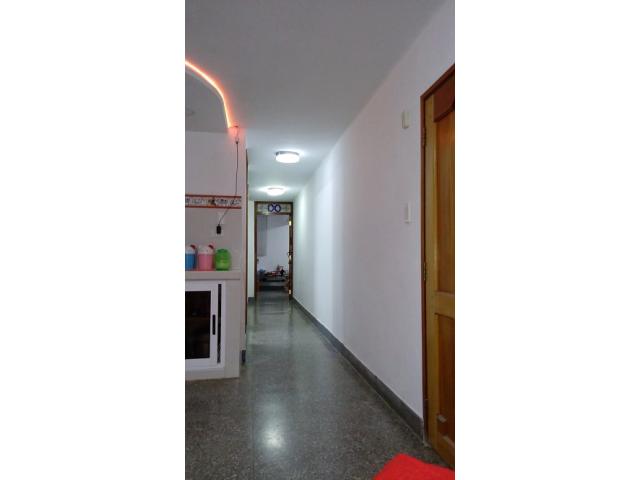 Vendo apto de 2 hab y 2 baños o lo permuto con dinero arriba