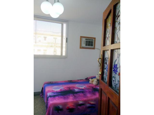 Vendo apto de 2 hab y 2 baños o lo permuto con dinero arriba